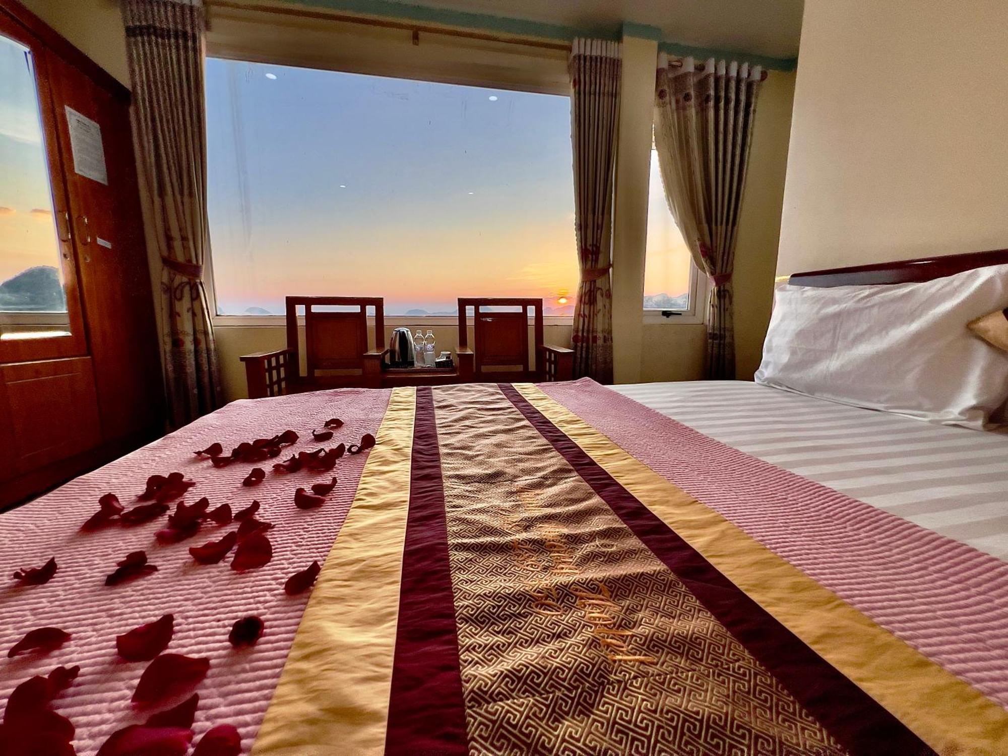Manh Vuong Hotel Catba Dong Khe Sau ภายนอก รูปภาพ